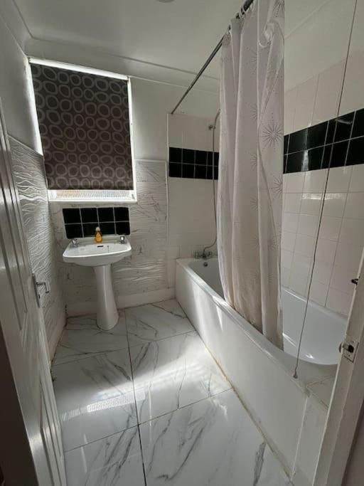 Apartament East 2 Bedroom Flat Londra