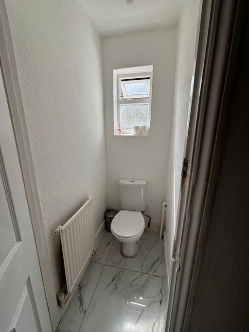 East 2 Bedroom Flat Apartament Londra