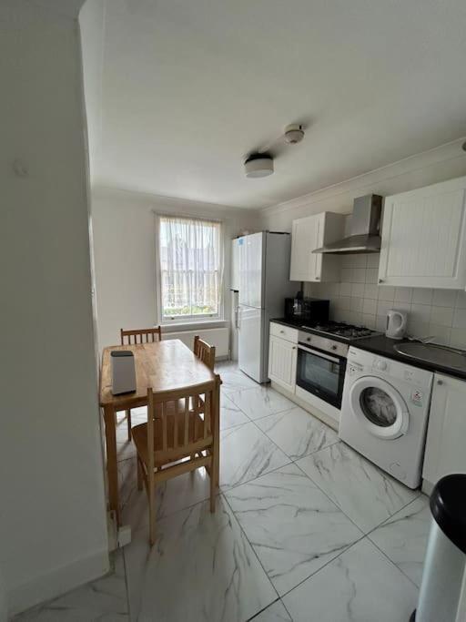 Apartament East 2 Bedroom Flat Londra