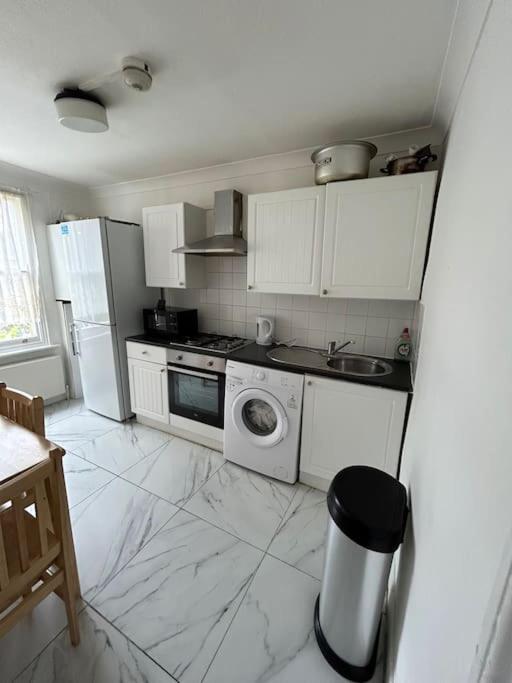 East 2 Bedroom Flat Apartament Londra